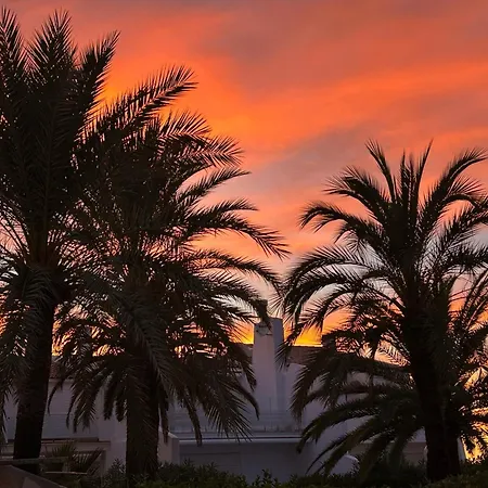Meerblick & Pool! Traumhaftes Reihenhaus Am *
