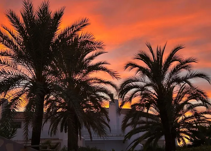 Meerblick & Pool! Traumhaftes Reihenhaus Am *